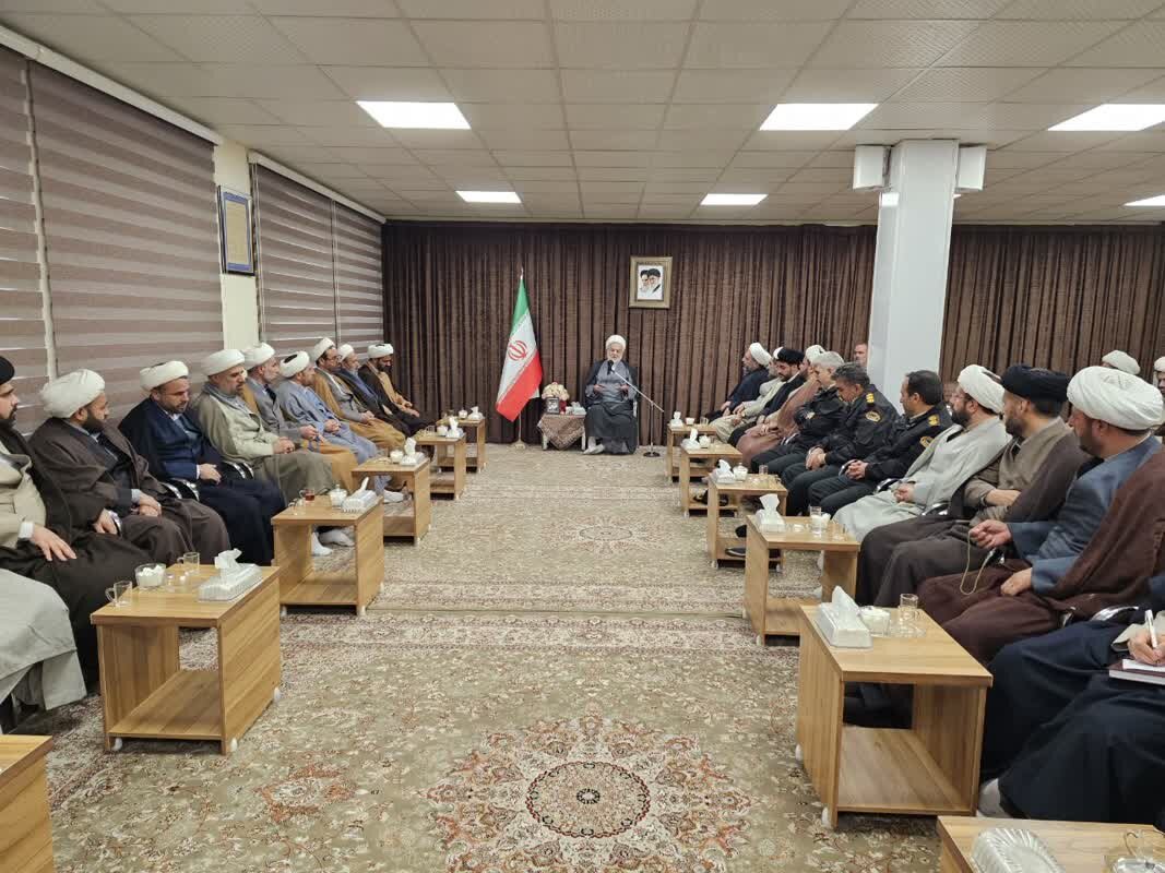 تصاویر/ دیدار کارکنان عقیدتی سیاسی انتظامی کردستان با نماینده ولی‌فقیه در این استان