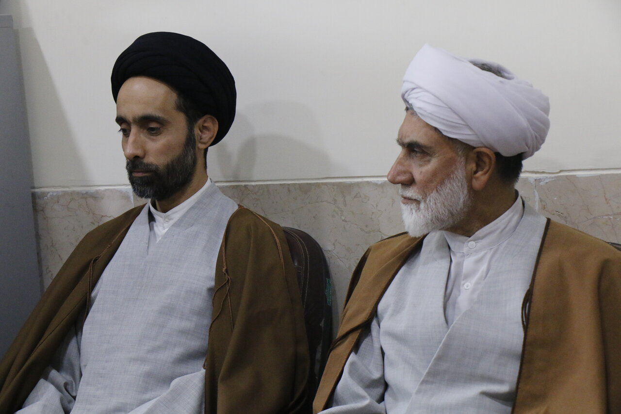 دیدار معاون تبلیغ استان کرمان با مسئولان هنرستان فنی‌وحرفه‌ای امام خمینی(ره) بم.