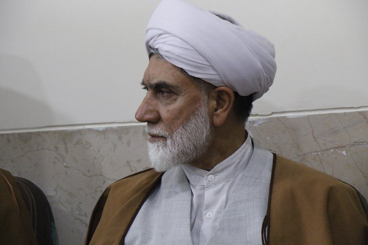 دیدار معاون تبلیغ استان کرمان با مسئولان هنرستان فنی‌وحرفه‌ای امام خمینی(ره) بم.