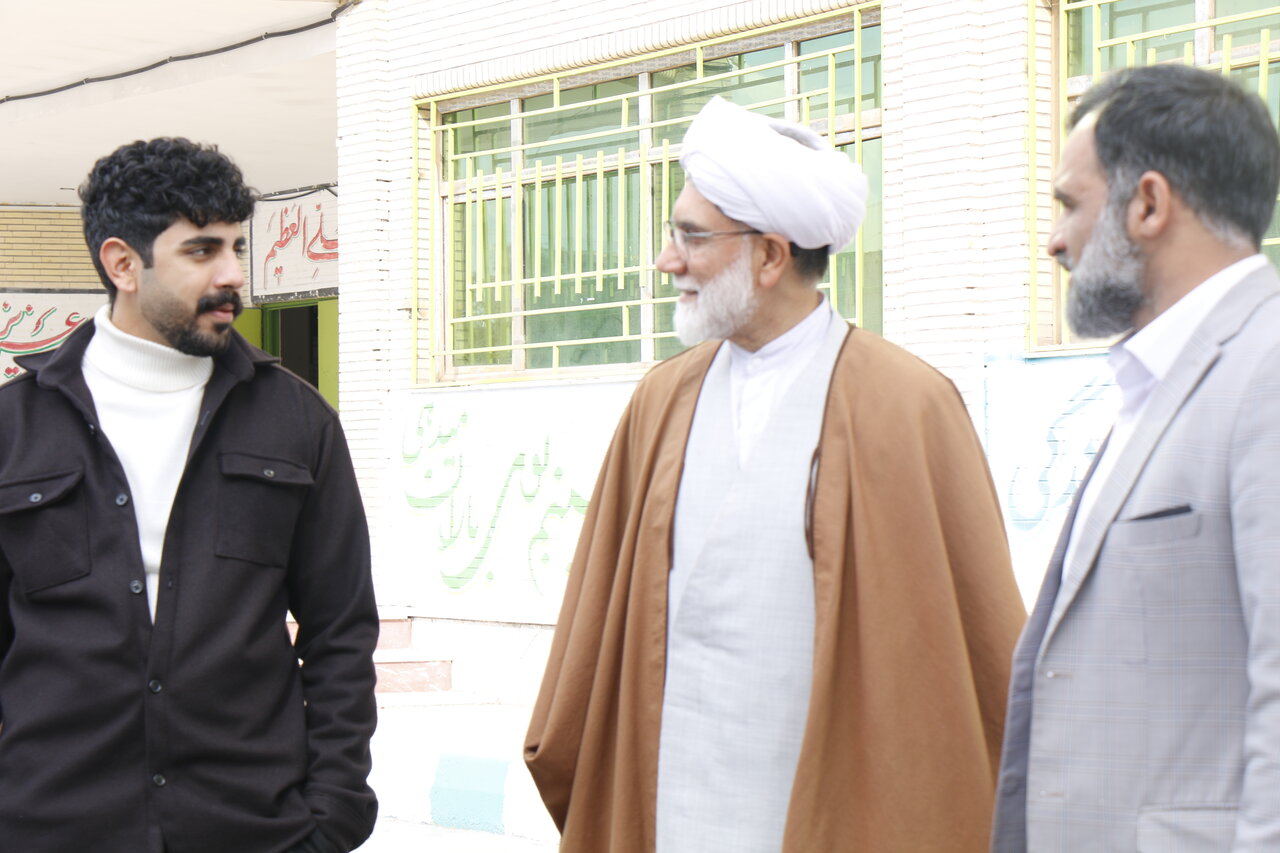 بررسی دغدغه‌های فرهنگی هنرستان امام خمینی(ره) بم با حضور معاون تبلیغ استان کرمان+ عکس