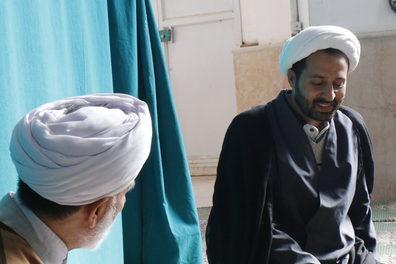 تصاویر/ دیدار معاون تبلیغ استان کرمان با مبلغ طرح هجرت روستای اسفیکان