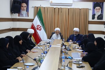 بانوان پیشتاز عرصه‌های علمی و فرهنگی هستند