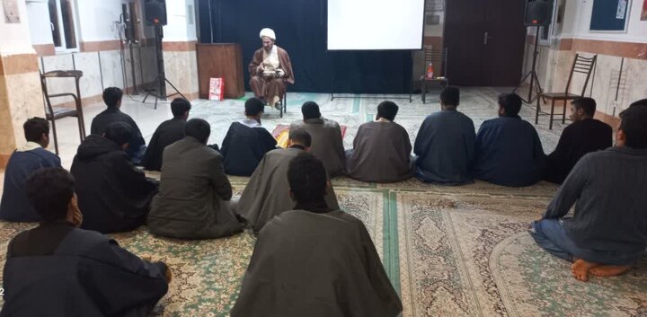 تصاویر/ نشست شبی در محضر کلام امیر‌المومنین علی(ع) مدرسه علمیه الغدیر نراق