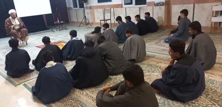 تصاویر/ نشست شبی در محضر کلام امیر‌المومنین علی(ع) مدرسه علمیه الغدیر نراق
