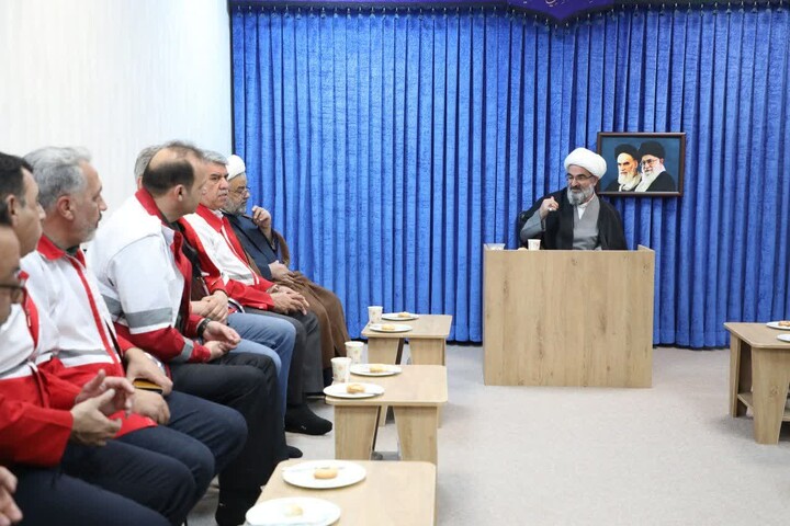 تصاویر/ دیدار رئیس جمعیت هلال‌احمر جمهوری اسلامی ایران با نماینده ولی‌فقیه در استان سمنان