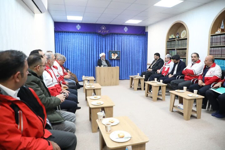 تصاویر/ دیدار رئیس جمعیت هلال‌احمر جمهوری اسلامی ایران با نماینده ولی‌فقیه در استان سمنان