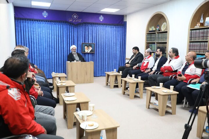 تصاویر/ دیدار رئیس جمعیت هلال‌احمر جمهوری اسلامی ایران با نماینده ولی‌فقیه در استان سمنان