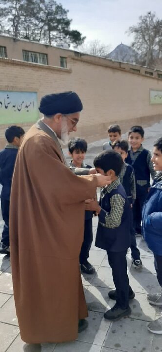 تصاویر/ حضور امام جمعه نطنز در جمع دانش آموزان