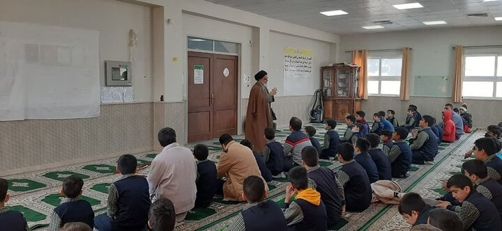 تصاویر/ حضور امام جمعه نطنز در جمع دانش آموزان