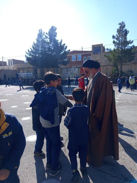 تصاویر/ حضور امام جمعه نطنز در جمع دانش آموزان