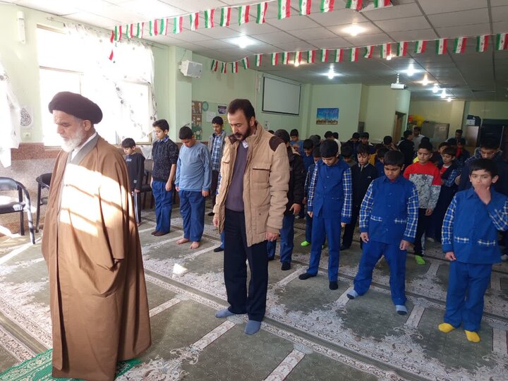 تصاویر/ حضور امام جمعه نطنز در جمع دانش آموزان