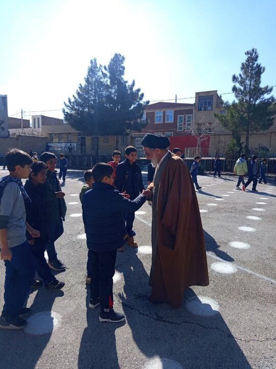 تصاویر/ حضور امام جمعه نطنز در جمع دانش آموزان