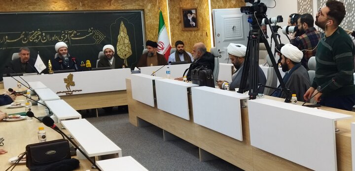 تصاویر/ نشست هم آفرینی داوران و فرهیختگان مهرواره هوای نو