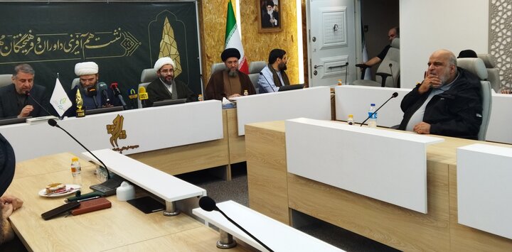 تصاویر/ نشست هم آفرینی داوران و فرهیختگان مهرواره هوای نو