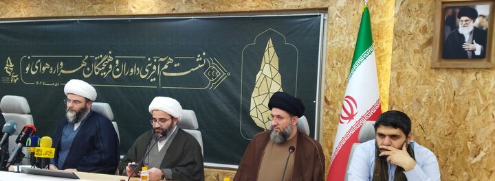 تصاویر/ نشست هم آفرینی داوران و فرهیختگان مهرواره هوای نو