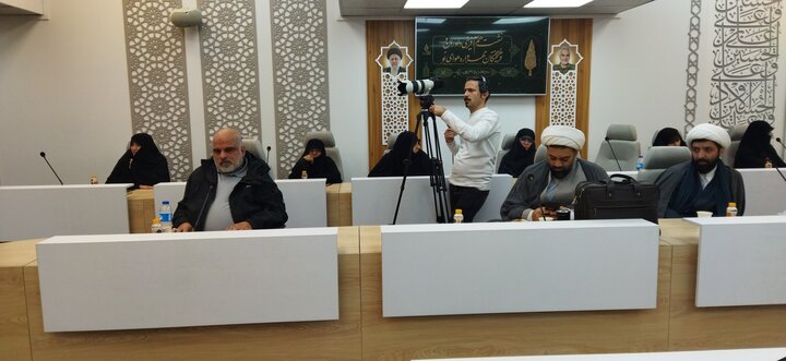 تصاویر/ نشست هم آفرینی داوران و فرهیختگان مهرواره هوای نو