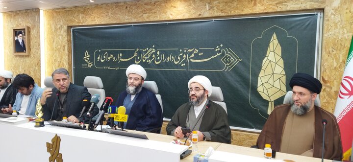 تصاویر/ نشست هم آفرینی داوران و فرهیختگان مهرواره هوای نو