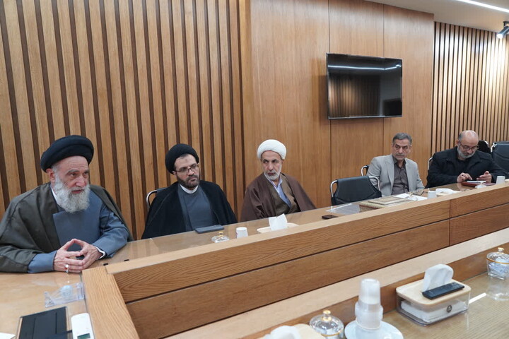 تصاویر|دیدار اعضای مجمع طلاب شاهد و ایثارگر حوزه اصفهان با مدیرکل بنیاد شهید استان اصفهان