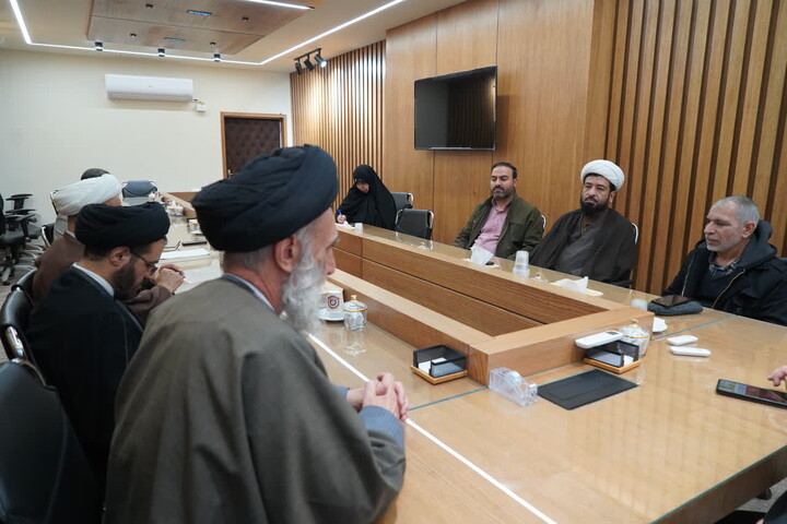 تصاویر|دیدار اعضای مجمع طلاب شاهد و ایثارگر حوزه اصفهان با مدیرکل بنیاد شهید استان اصفهان