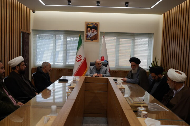 تصاویر|دیدار اعضای مجمع طلاب شاهد و ایثارگر حوزه اصفهان با مدیرکل بنیاد شهید استان اصفهان