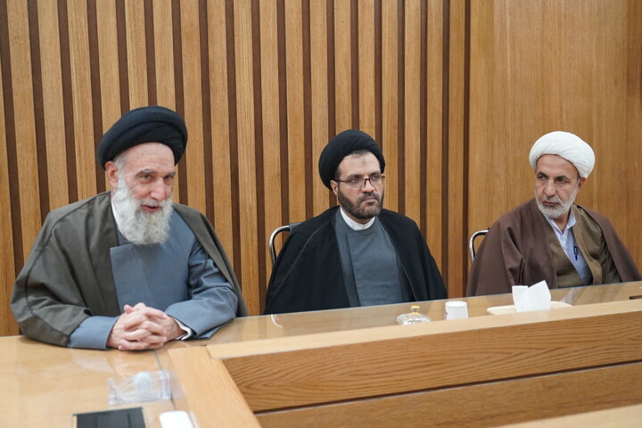 تصاویر|دیدار اعضای مجمع طلاب شاهد و ایثارگر حوزه اصفهان با مدیرکل بنیاد شهید استان اصفهان