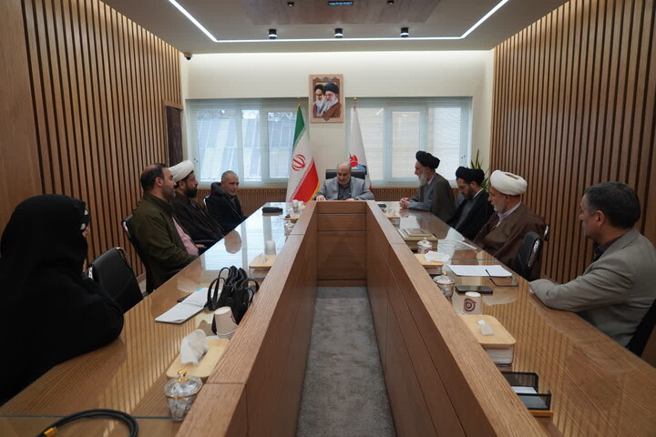 تصاویر|دیدار اعضای مجمع طلاب شاهد و ایثارگر حوزه اصفهان با مدیرکل بنیاد شهید استان اصفهان