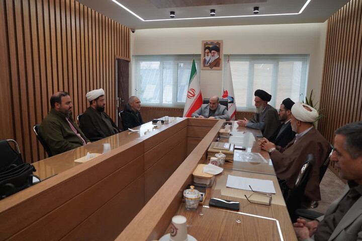 تصاویر|دیدار اعضای مجمع طلاب شاهد و ایثارگر حوزه اصفهان با مدیرکل بنیاد شهید استان اصفهان
