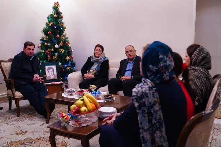 تصاویر/ دیدار مشاور مقام معظم رهبری با خانواده شهید آنوشاوان عیوضیان