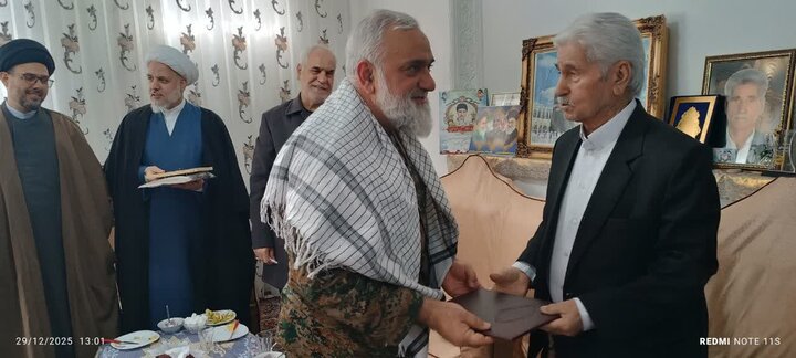 تصاویر/تجلیل سردار نقدی از خانواده شهید عباسی در ساوه