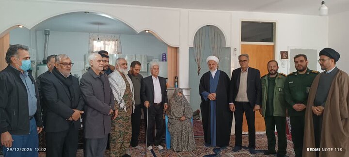 تصاویر/تجلیل سردار نقدی از خانواده شهید عباسی در ساوه