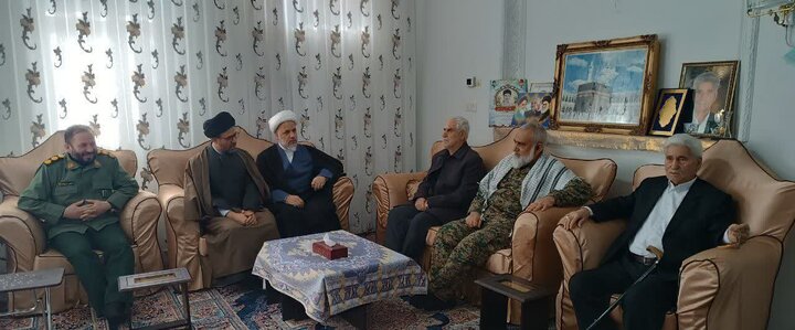 تصاویر/تجلیل سردار نقدی از خانواده شهید عباسی در ساوه