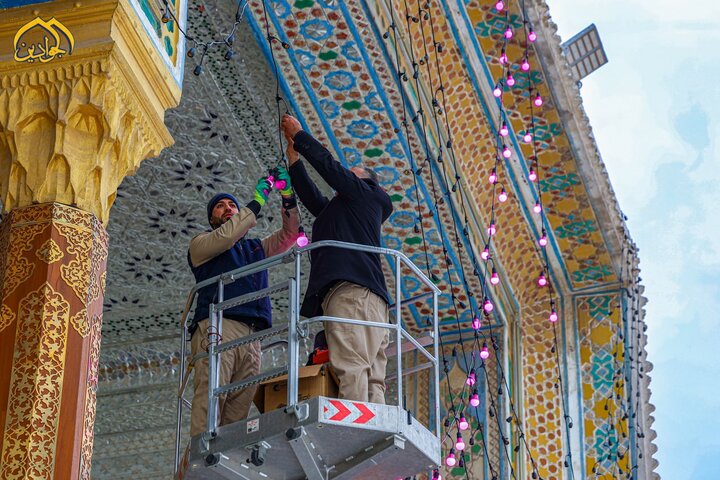العتبة الكاظمية المقدسة تتزين ابتهاجاً بذكرى ميلاد الإمام الجواد والإمام علي بن أبي طالب (عليهما السلام)
