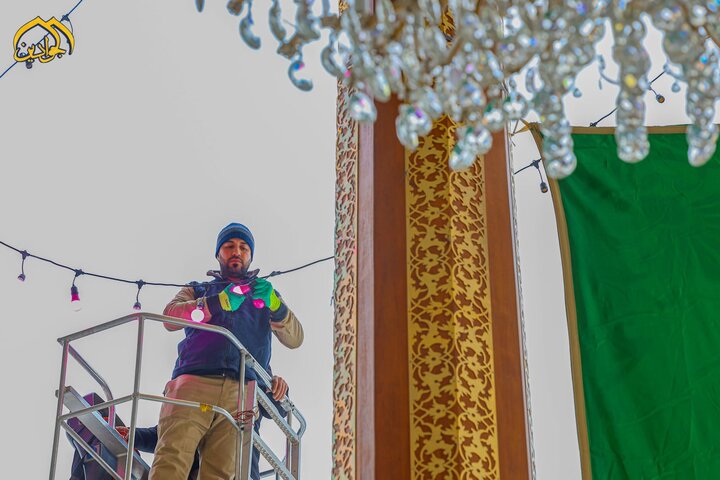 العتبة الكاظمية المقدسة تتزين ابتهاجاً بذكرى ميلاد الإمام الجواد والإمام علي بن أبي طالب (عليهما السلام)