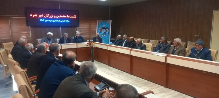 تصاویر/نشست معتمدان و متنفذان با امام جمعه شهرستان بدره