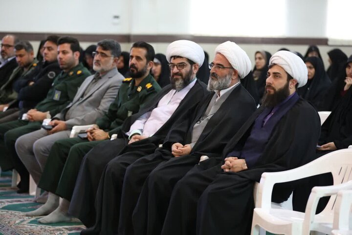 تصاویر/ نماینده رهبر معظم انقلاب در استان سمنان در دیدار با جمعی از بانوان فعال در عرصه‌های فرهنگی و اجتماعی