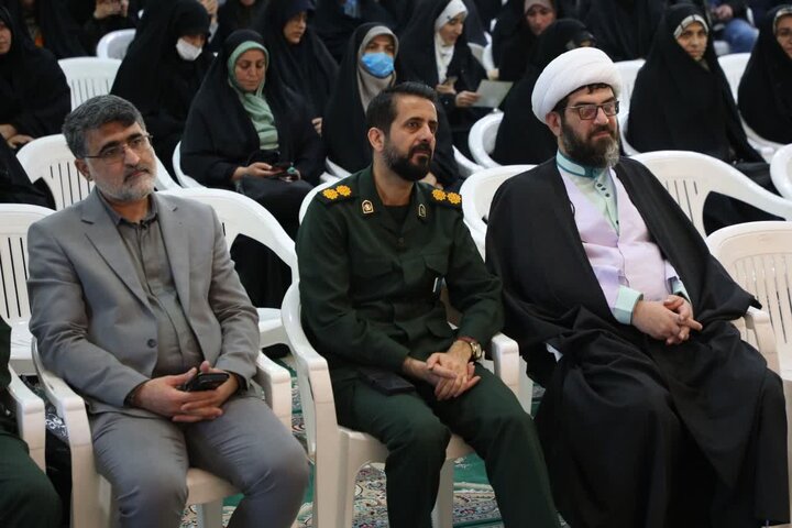 تصاویر/ نماینده رهبر معظم انقلاب در استان سمنان در دیدار با جمعی از بانوان فعال در عرصه‌های فرهنگی و اجتماعی