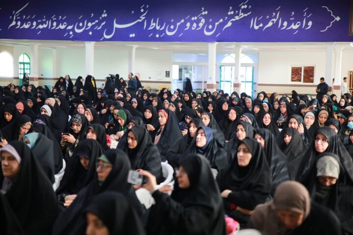 تصاویر/ نماینده رهبر معظم انقلاب در استان سمنان در دیدار با جمعی از بانوان فعال در عرصه‌های فرهنگی و اجتماعی