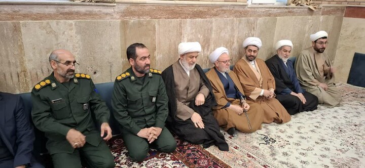 تصاویر / همایش بصیرتی در مدرسه علمیه حضرت امیرالمومنین (ع) تبریز