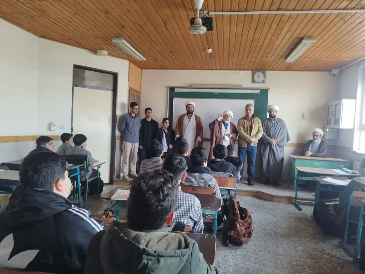 اعزام گروه جهادی طلاب به مدارس آستانه اشرفیه با محوریت جذب و پذیرش برگزار شد + تصاویر