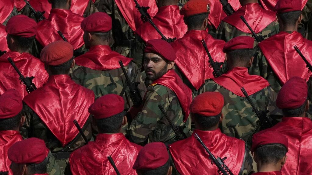 শত্রু মোকাবিলায় সর্বোচ্চ প্রস্তুতিতে ইরান সেনাবাহিনী