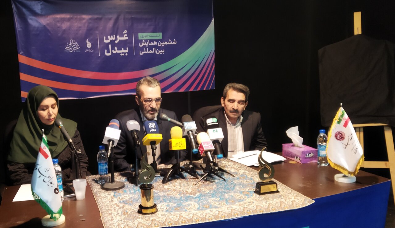 بیدل دهلوی اشعار بسیاری در مدح اهل بیت(ع) سروده است