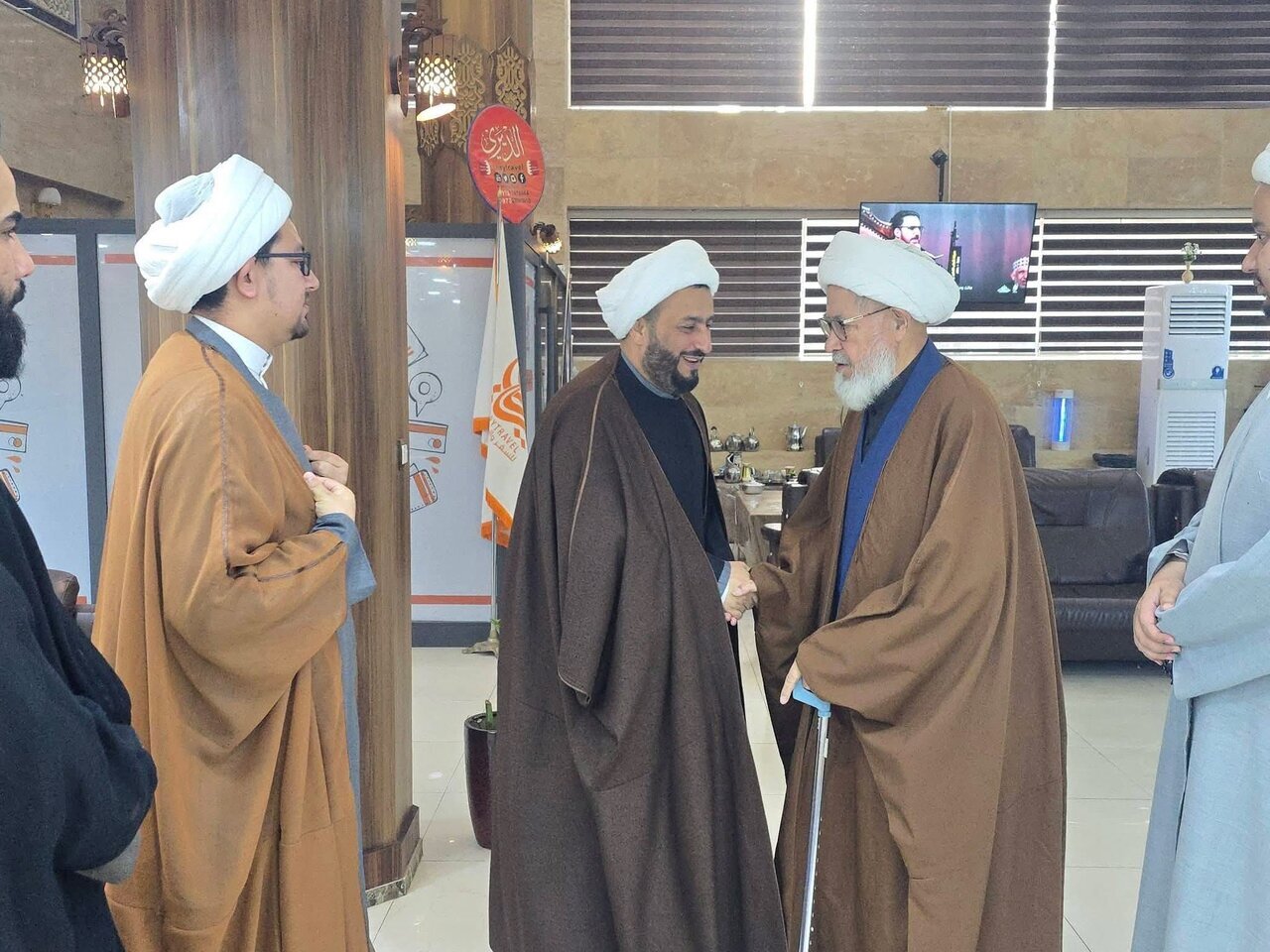 अल्लामा शैख़ मुहम्मद हसन जाफ़री की हरम ए इमाम हुसैन अ.स. के मुतवल्ली से मुलाक़ात / फोटो