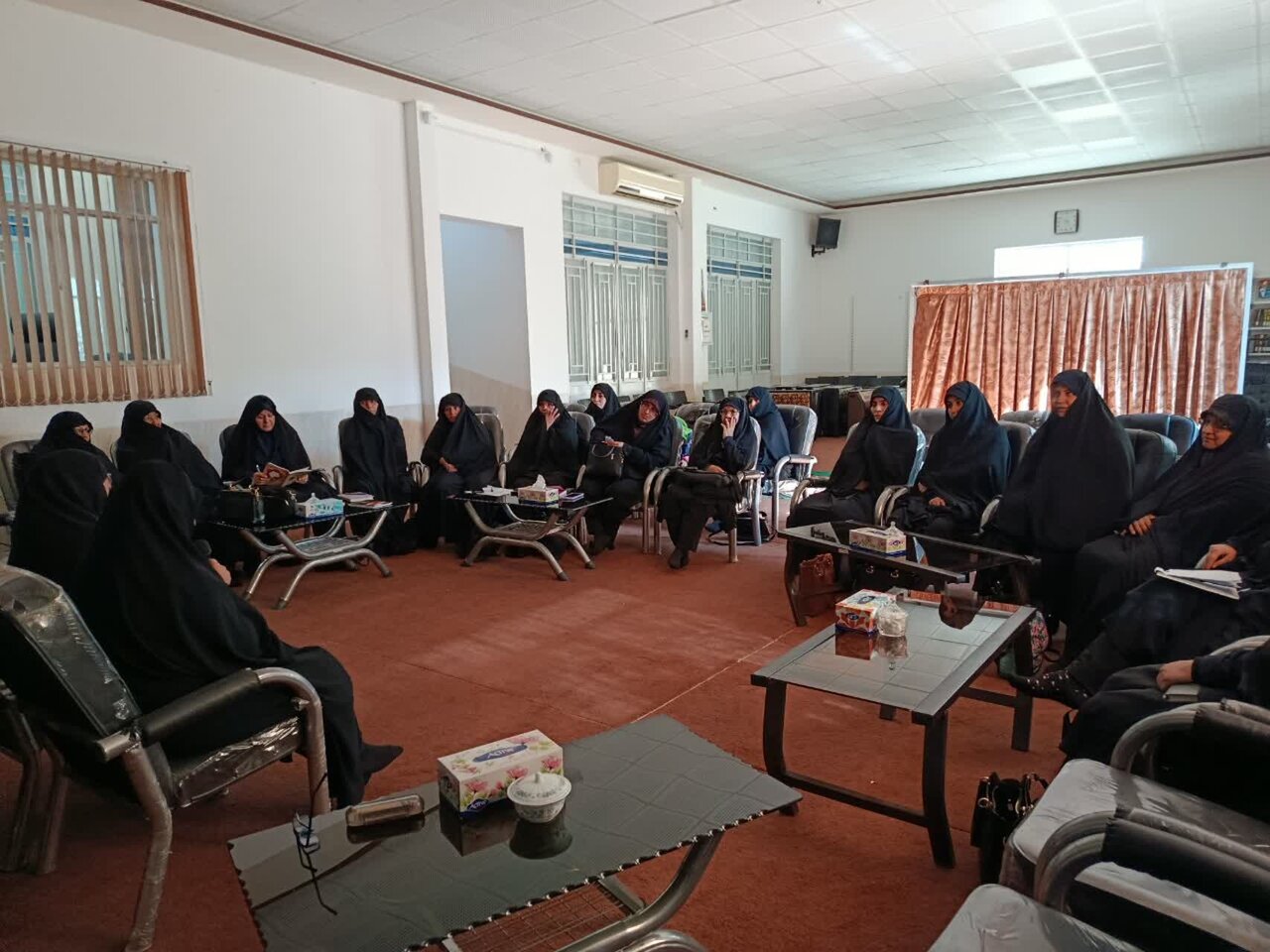 برگزاری نشست«حجاب در مناظره‌های امروز؛ آسیب‌شناسی رویکردها» در حوزه علمیه خواهران یزد +عکس