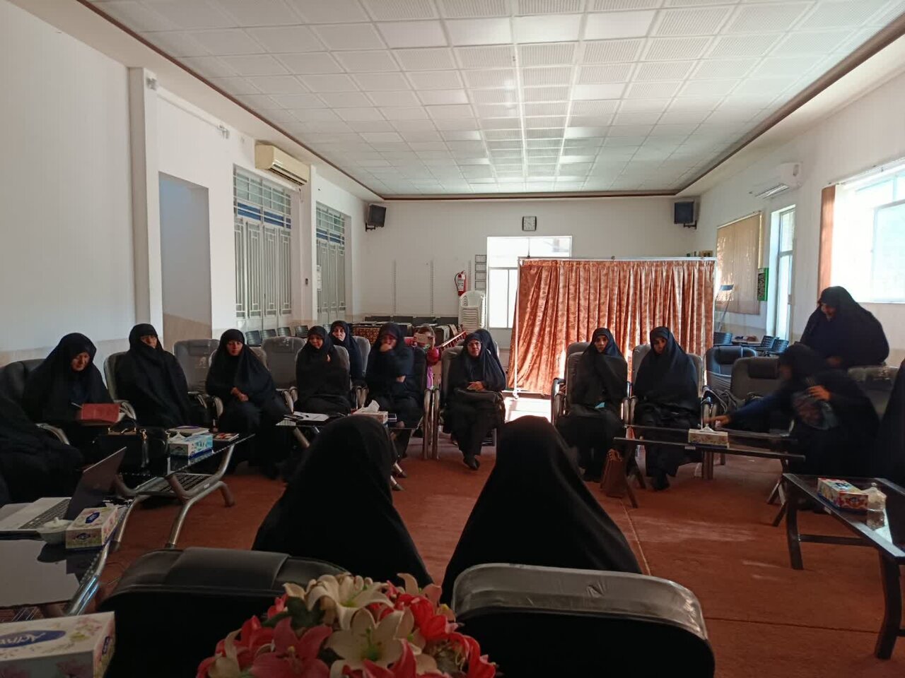 برگزاری نشست«حجاب در مناظره‌های امروز؛ آسیب‌شناسی رویکردها» در حوزه علمیه خواهران یزد +عکس
