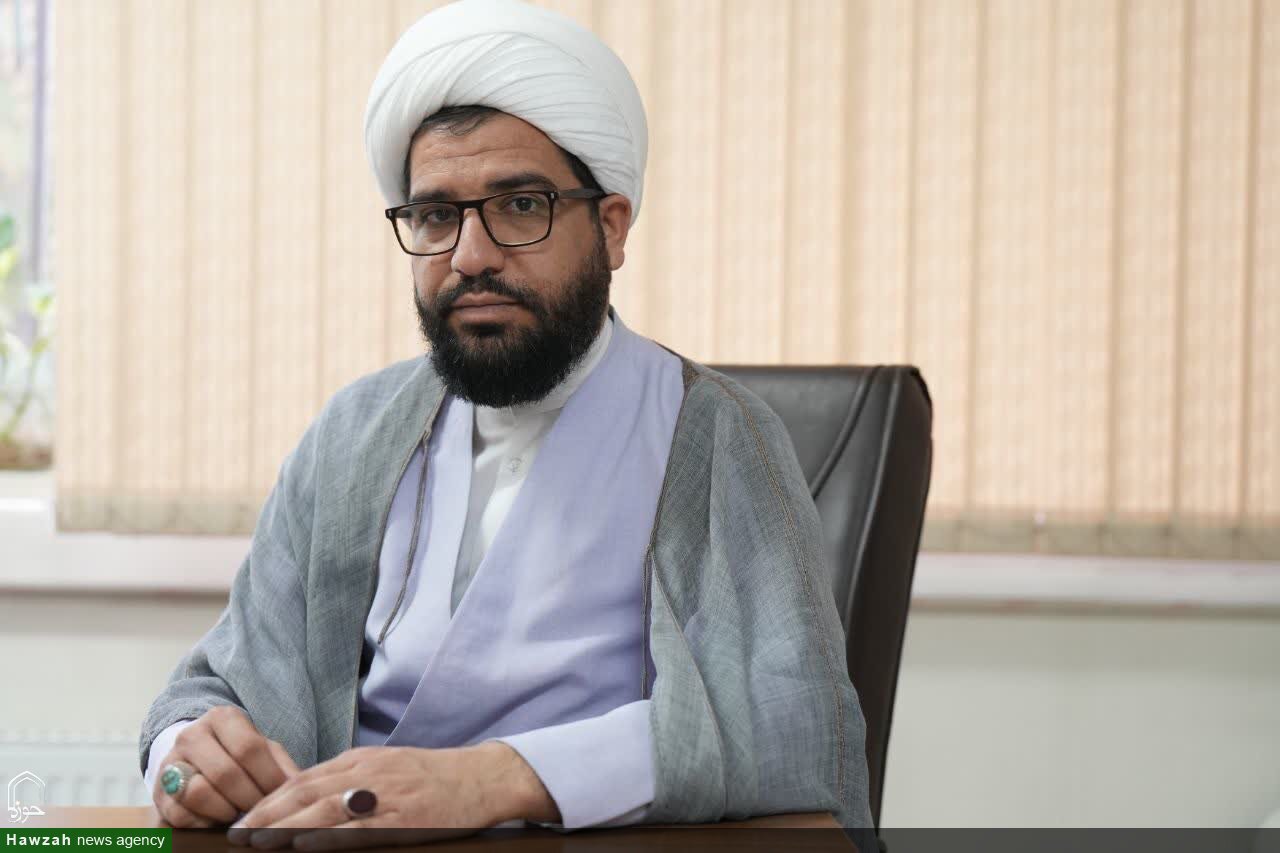 نبود بصیرت تزلزل هویت دینی و اخلاقی را به همراه دارد