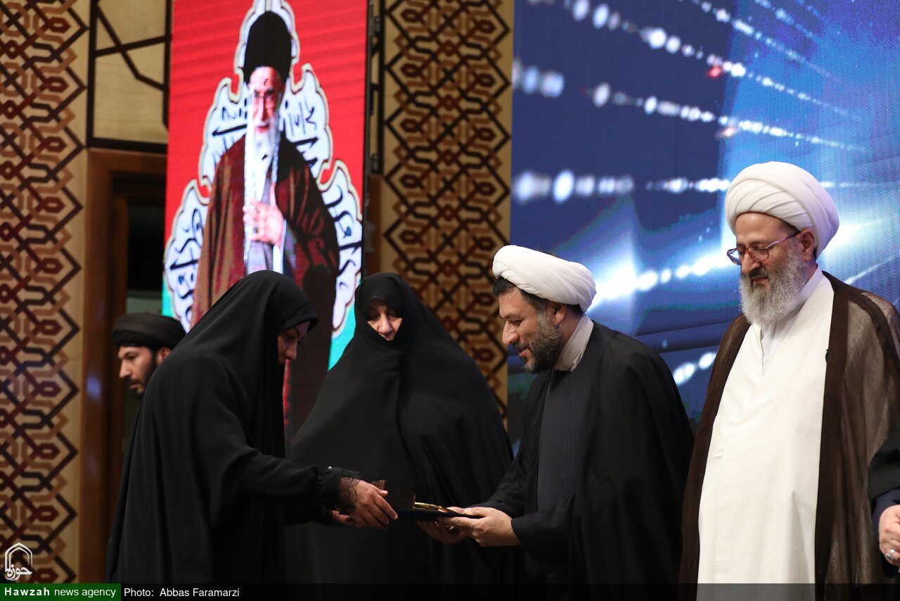 درخشش ۹ بانوی طلبه در جشنواره هنر آسمانی/