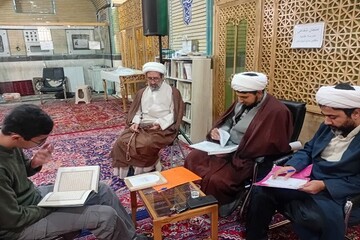 امتحان شفاهی طلاب مدرسه علمیه حافظین قرآن کرمانشاه برگزار شد+عکس