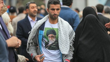 شعر | شریک جرم تو تا زنده‌ایم می‌مانیم