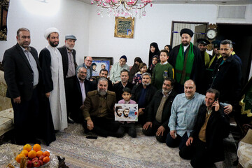 تکریم اهالی رسانه خبر قم از پدر و مادر شهیدان محرابیان+ تصاویر