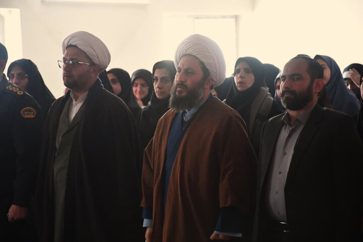 تصاویر/ حضور امام جمعه شهرستان خوی در دبیرستان ام البنین (س) شهر زرآباد